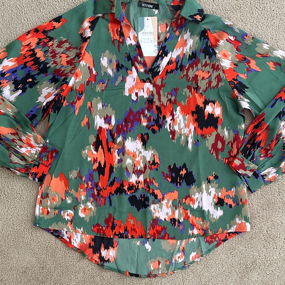 Multicolor Abstract Blouse - Picture 4 of 5